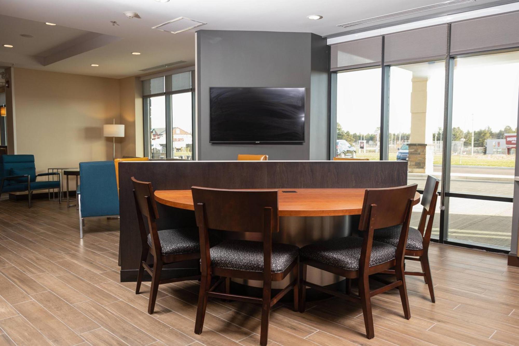 Towneplace Suites By Marriott Petawawa Buitenkant foto